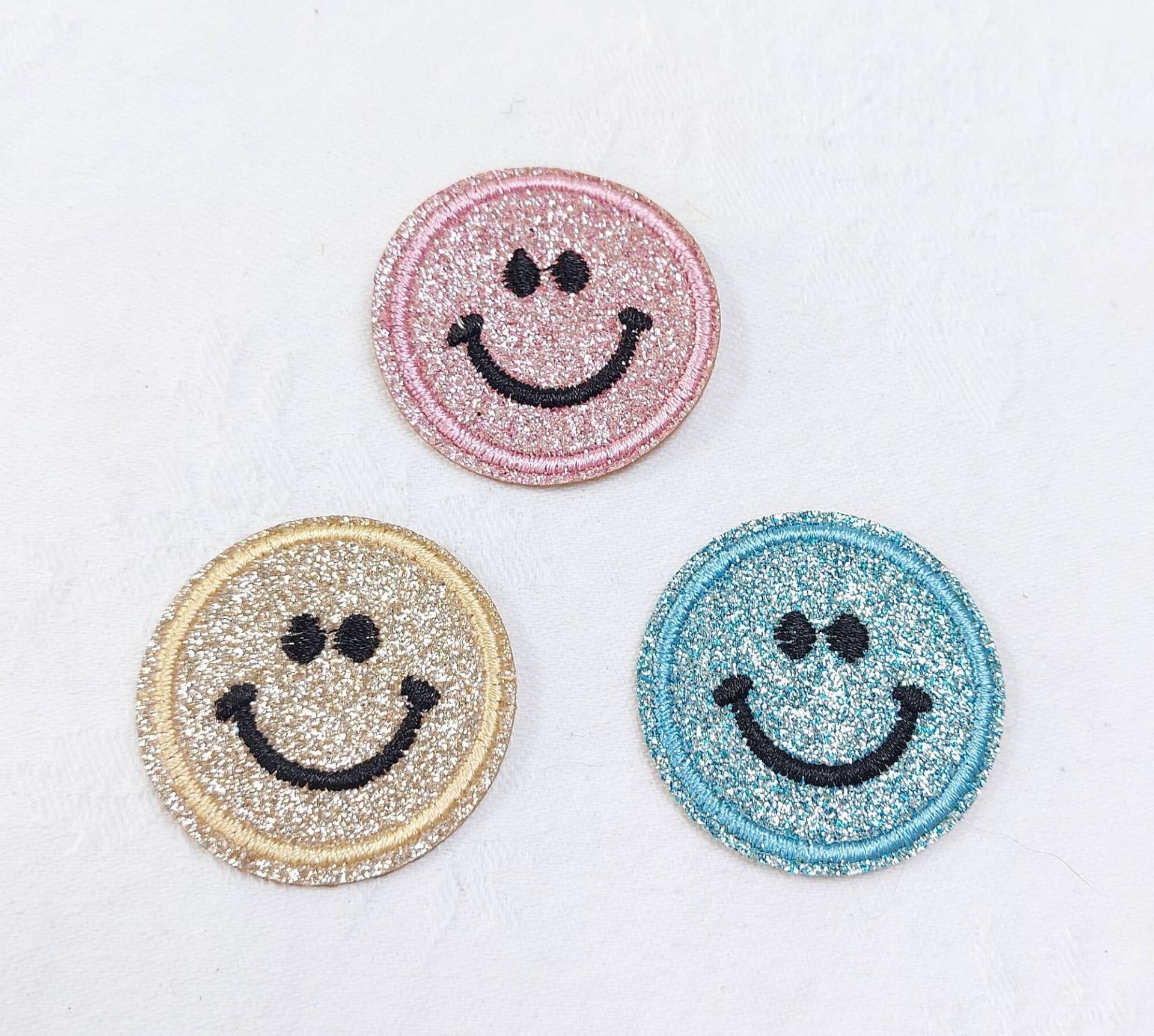 Smiley Bügelbild , Aufnäher Patch Bügelpatch Sticker Geschenk Pin Mitbringsel Kindergeburtstag Smiley Bügelbild , Aufnäher Patch Bügelpatch Sticker Geschenk Pin Mitbringsel Kindergeburtstag von RIHELVielfalt
