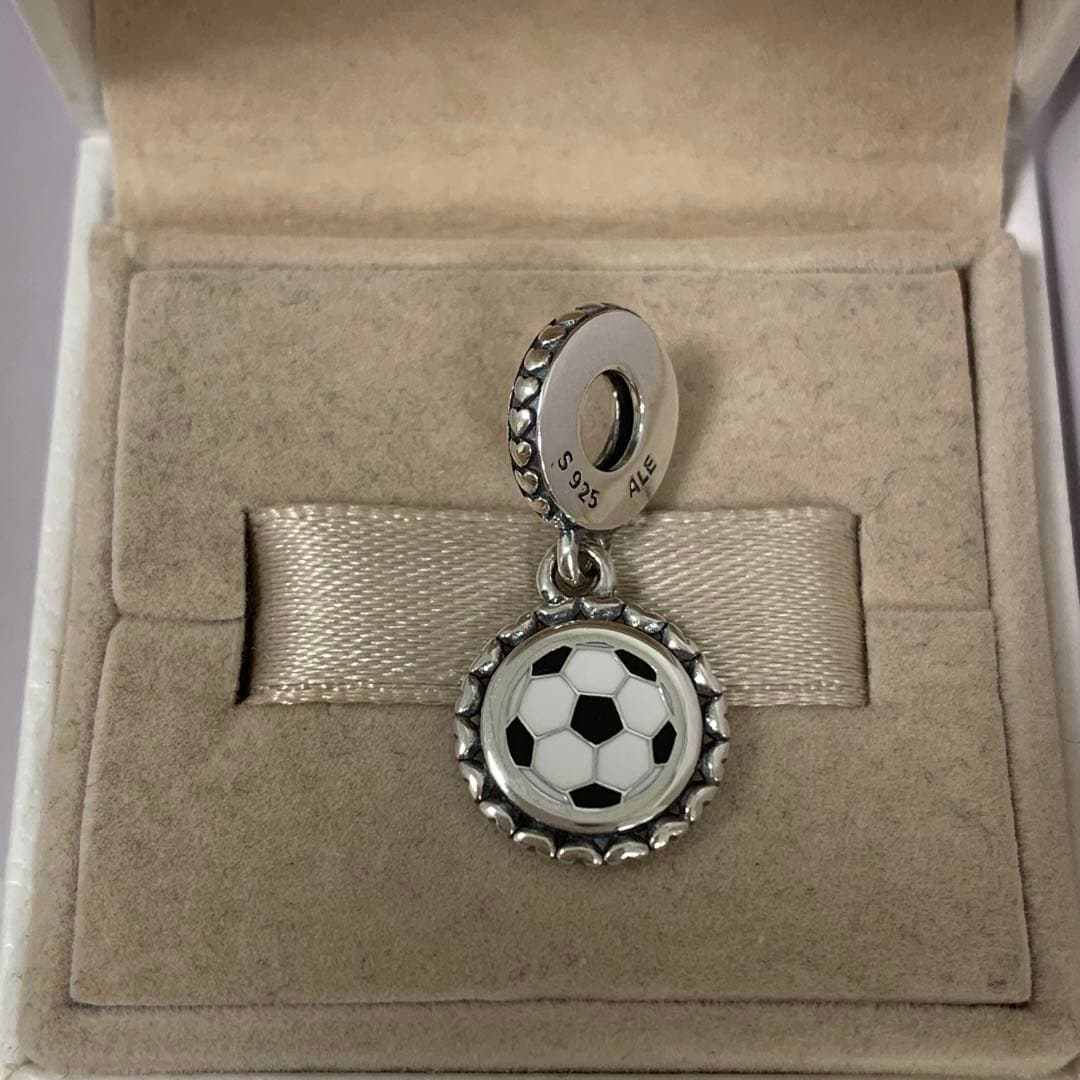 Fußball Anhänger , Armband Baumeln Charme, S925 Sterling Silber Schmuck, Halskette Anhänger, Emaille Handwerk von RINPOCHEsCollections