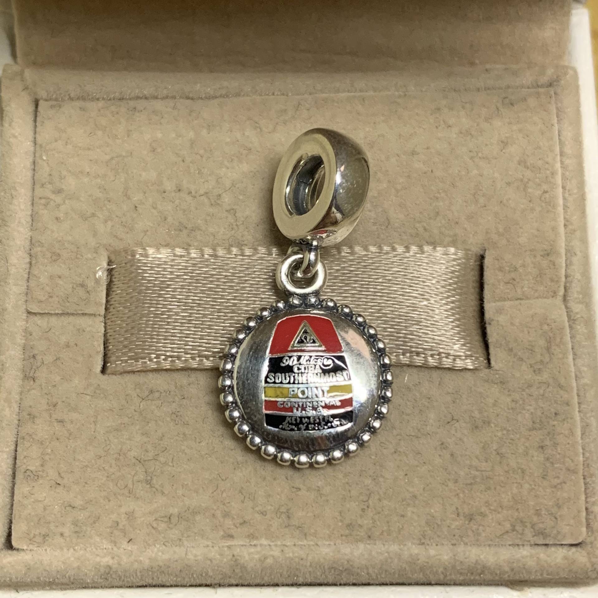 Pandora Florida Exclusive Key West Boje Charm Anhänger, S925 Sterling Silber, Für Armband, Halskette, Emaille Kunsthandwerk, Mit Geschenkbox Pandora Florida Exclusive Key West Boje Charm Anhänger, S925 Sterling Silber, Für Armband, Halskette, Emaille Kunsthandwerk, Mit Geschenkbox von RINPOCHEsCollections