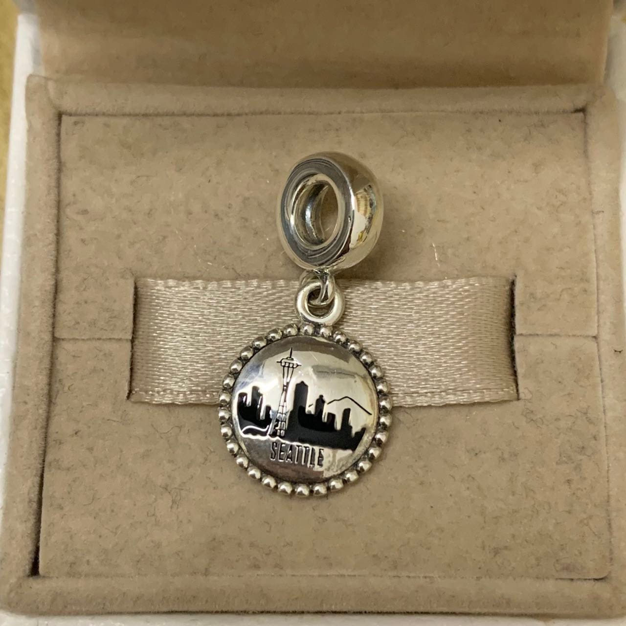 Seattle Exclusive Charm Baumeln Anhänger | S925 Sterling Silber Schmuck Für Armband Emaille Prozess von RINPOCHEsCollections