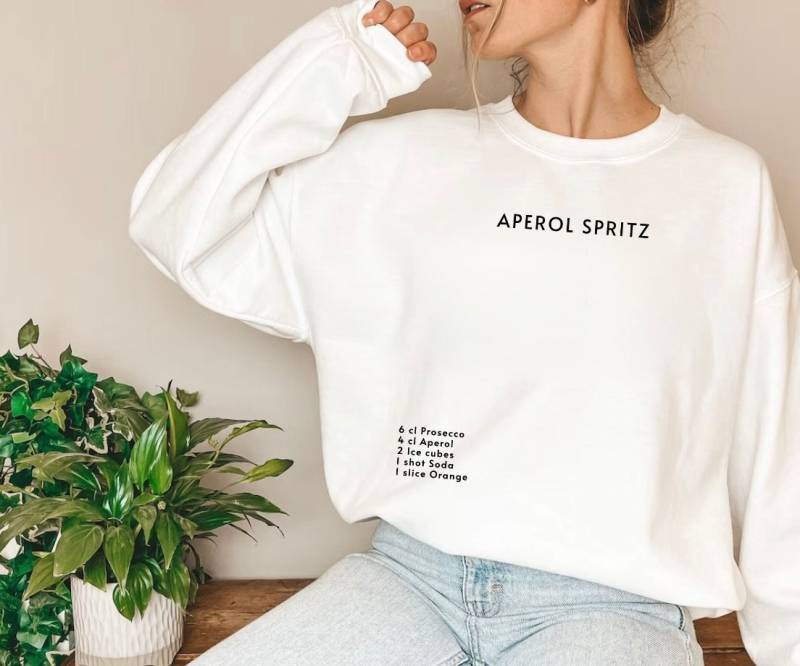 Aperol Spritz Ingredients Crewneck // Funny Alcohol Quote Best Friend Gift Pullover Printed Minimalistic Sweater von RISCStudios