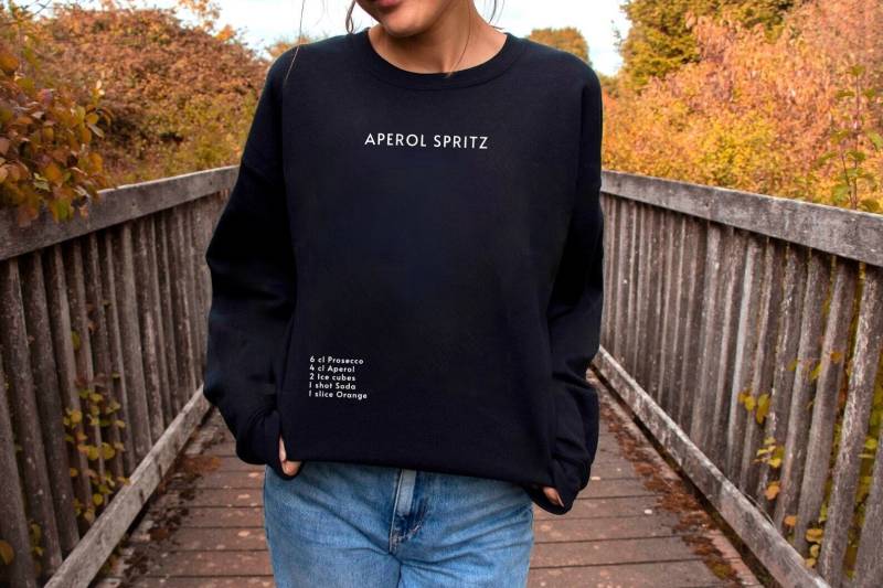 Aperol Spritz Ingredients Crewneck // Funny Alcohol Quote Best Friend Gift Pullover Printed Minimalistic Sweater von RISCStudios