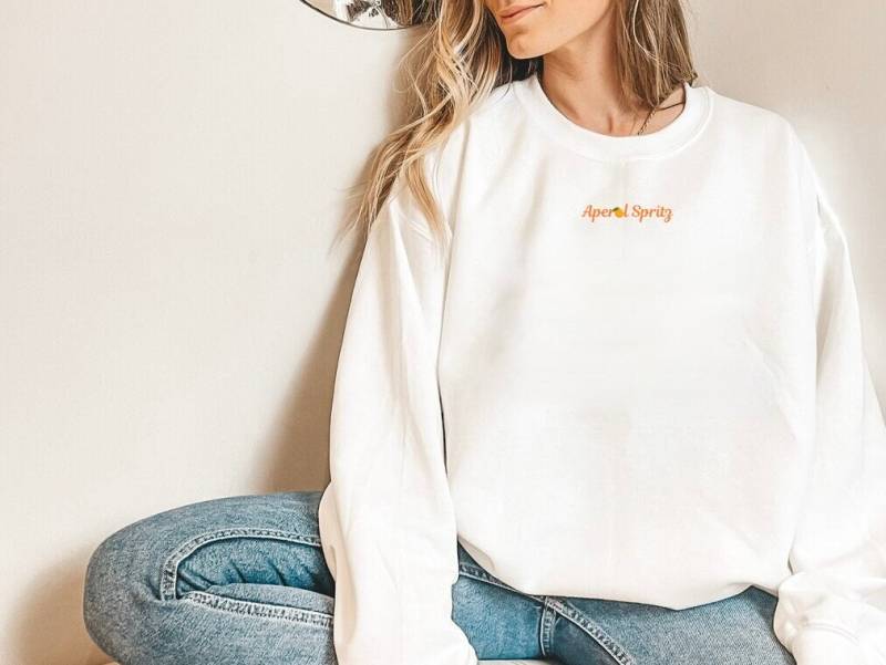 Aperol Spritz Vintage Crewneck // Funny Alcohol Best Friend Gift Pullover Printed Orange Fruit Summer Retro Sweater von RISCStudios