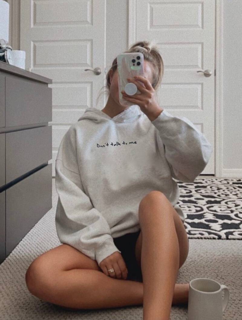 Don't Talk To Me Hoodie // Best Friend Personality Introverted Gift Pullover Minimalistic Introvert Shirt Handwritten Statement von RISCStudios