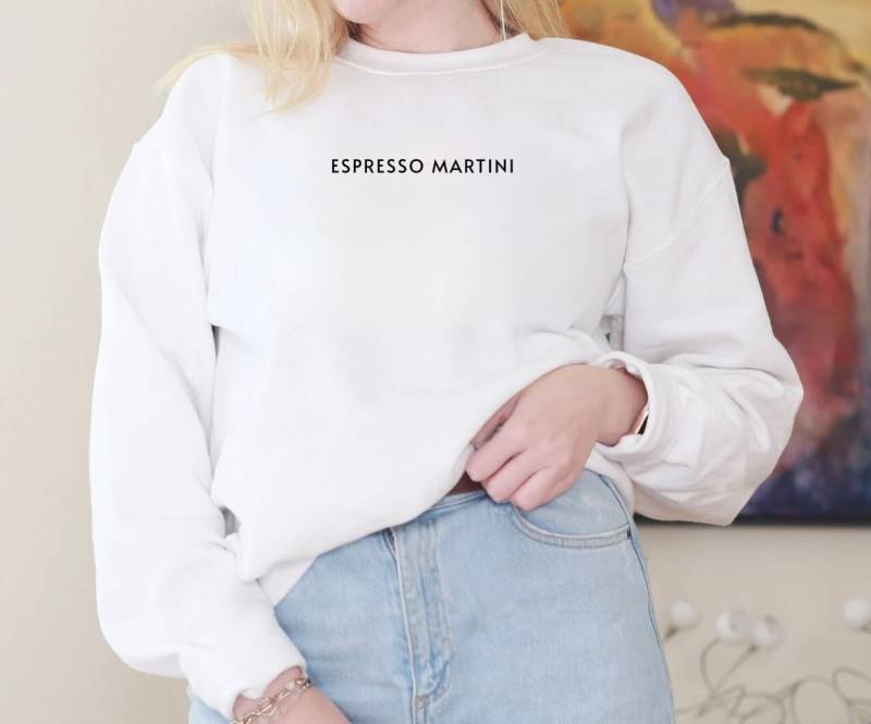 Espresso Martini Vintage Crewneck // Funny Alcohol Quote Best Friend Gift Pullover Printed Minimalistic Sweater von RISCStudios