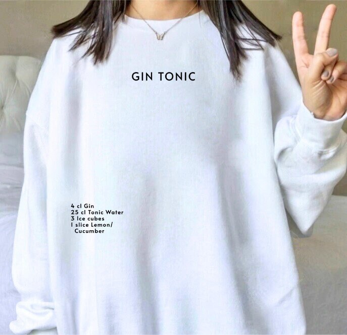 Gin Tonic Ingredients Crewneck // Funny Alcohol Quote Best Friend Gift Pullover Printed Minimalistic Sweater von RISCStudios