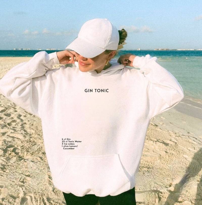 Gin Tonic Ingredients Hoodie // Funny Alcohol Quote Best Friend Gift Pullover Printed Minimalistic Sweater von RISCStudios