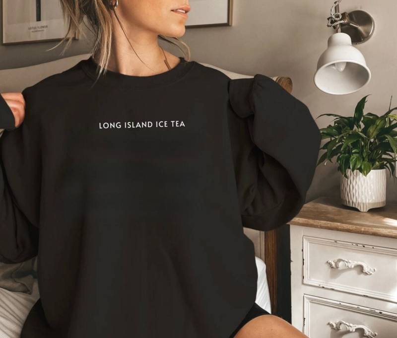 Long Island Ice Tea Vintage Crewneck // Funny Alcohol Quote Best Friend Gift Pullover Printed Minimalistic Sweater von RISCStudios