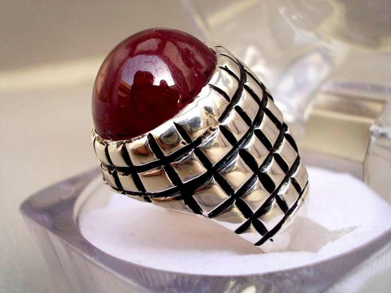 Handgefertigter Cabochon Rubin Ring Sterling Silber Herren Schmuck von RIngKIngz