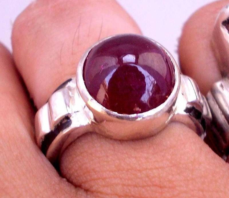 Handgefertigter Rubinring 925 Sterling Silber Cabochon Statement Schmuck von RIngKIngz