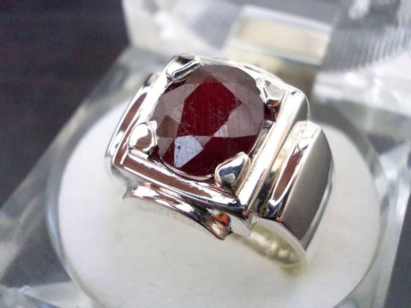 Handgemachter Dunkel Roter Rubin Ring 925 Sterling Silber, Juli Geburtsstein von RIngKIngz