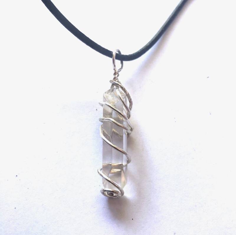 Silber Drahtgewickelter Kristall Chocker von RJKStudio