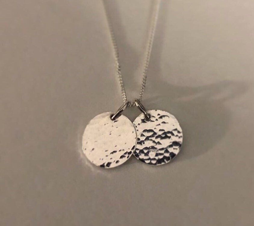 sterling Silber Gehämmert Scheiben Graviert sterling Silber Gehämmert Scheiben Graviert von RJewelleryDesigns