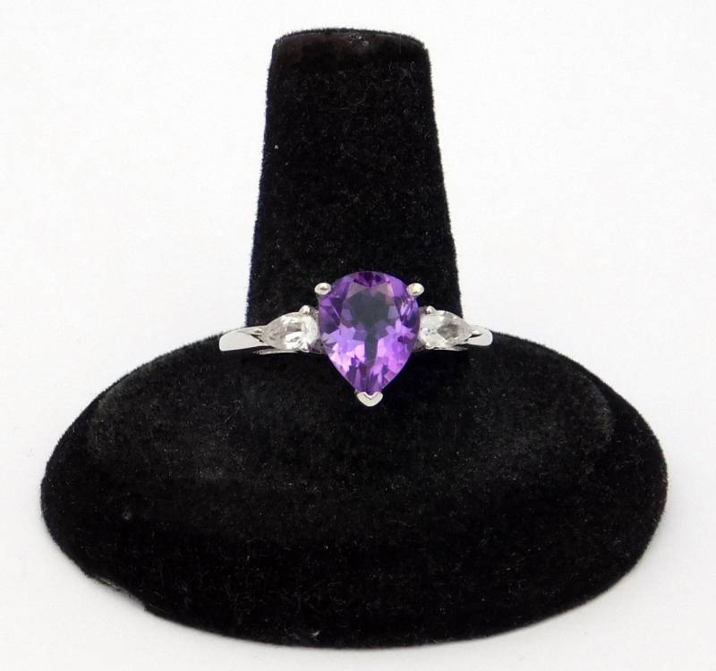 Vintage Ring Sterling Silber Amethyst Solitär Birne Edelstein Cz Akzente Größe 8.25 Vintage Ring Sterling Silber Amethyst Solitär Birne Edelstein Cz Akzente Größe 8.25 von RJsEccentricAntiques