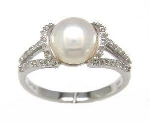 Designer Style 8mm Echte Süßwasserperle & 50 Steine Set in Moderner Kulisse Silber Weiß Gelb Roségold Diamanten von RKLEINJEWELRY