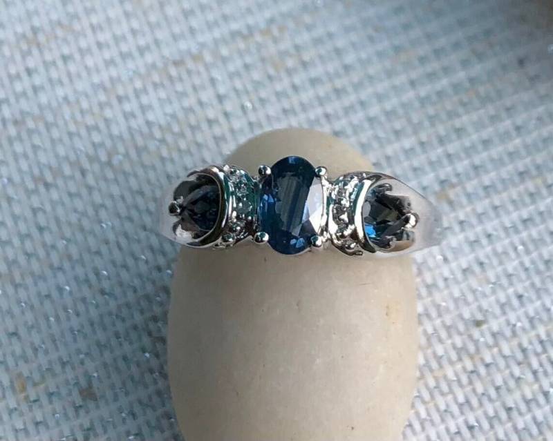 Wunderschöner Echter Saphir Oder Rubin 3 Stein Ring Sterling Silber Und Cz. September Juli Geburtsstein von RKLEINJEWELRY