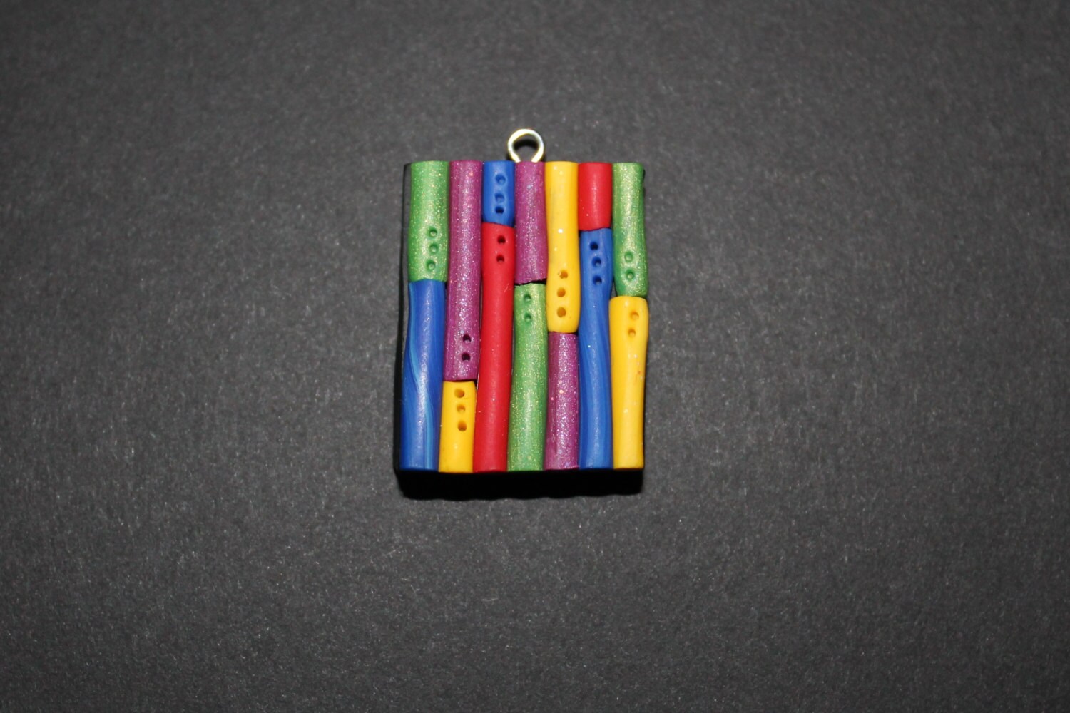 Regenbogen Abstrakter Kettenanhänger Aus Polymer Clay von RLCArts
