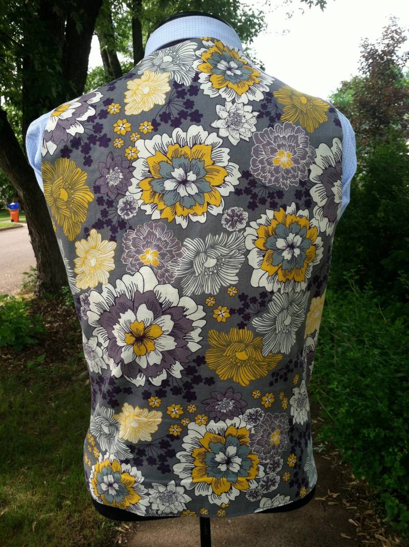 Pflaume Kleid Weste Mit Custom Fabric Back von RLVNTTALE