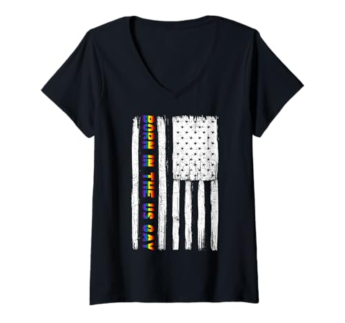 Damen Born in the US Gay US Flag LGBTQ Pride Design T-Shirt mit V-Ausschnitt von RLW Pride