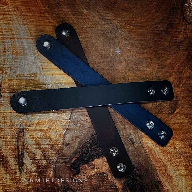 Lederarmband Breit Handgelenk Band Manschette Unisex Herren Damen Schmuck Schwarz Braun Blau von RMJETdesigns