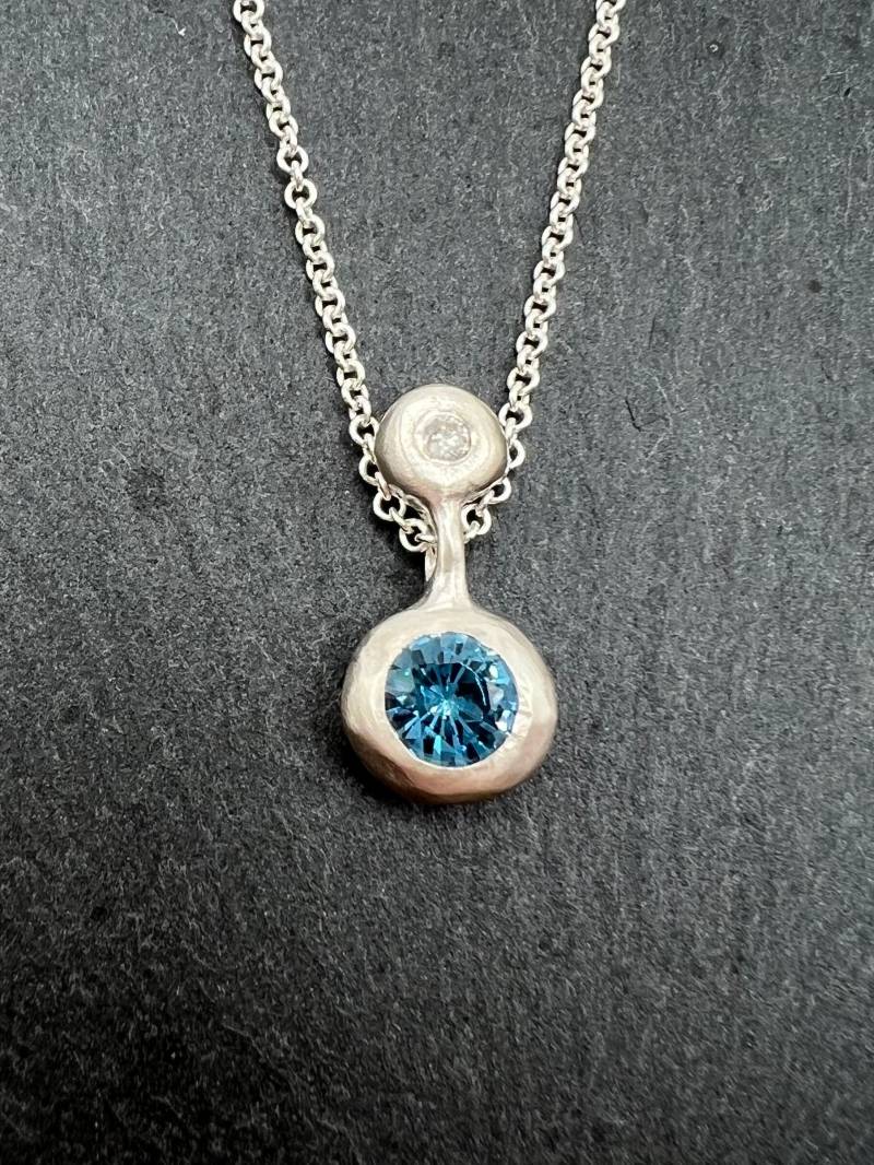 Diamant Blautopas Sterling Silber Halskette, Birthstone Halskette Diamant Blautopas Sterling Silber Halskette, Birthstone Halskette von RMJewelryNYC