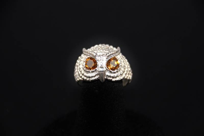 Eulenring Mit Echten Citrinaugen in Sterlingsilber von RMcustomjeweler