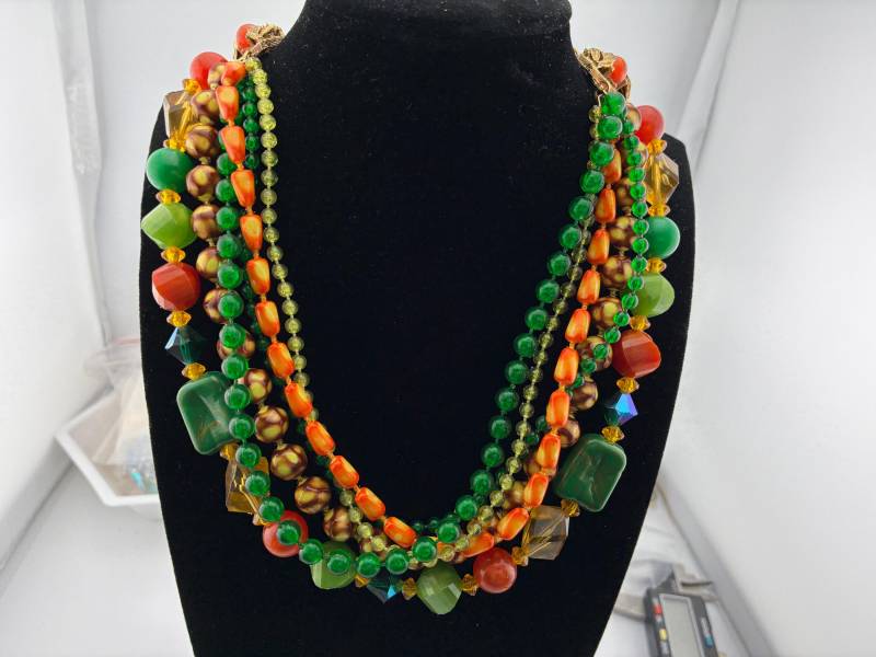 Sehr, Sehr Coole Vintage 6-strangige Halskette Signiert Kramer Sehr, Sehr Coole Vintage 6-strangige Halskette Signiert Kramer von RNEVE