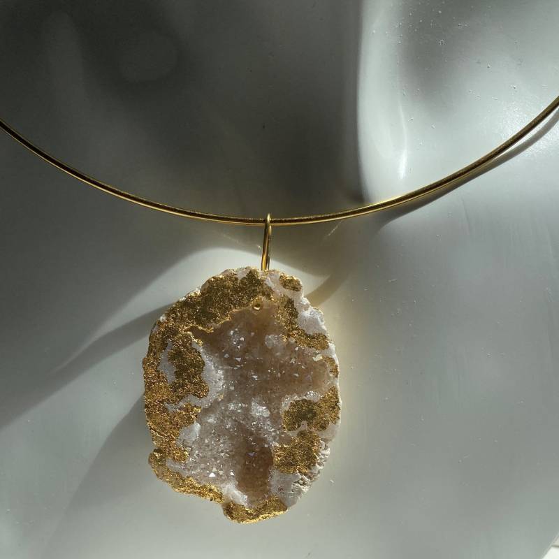 Halskette Mit Bergkristall Geode von ROCIABoutique