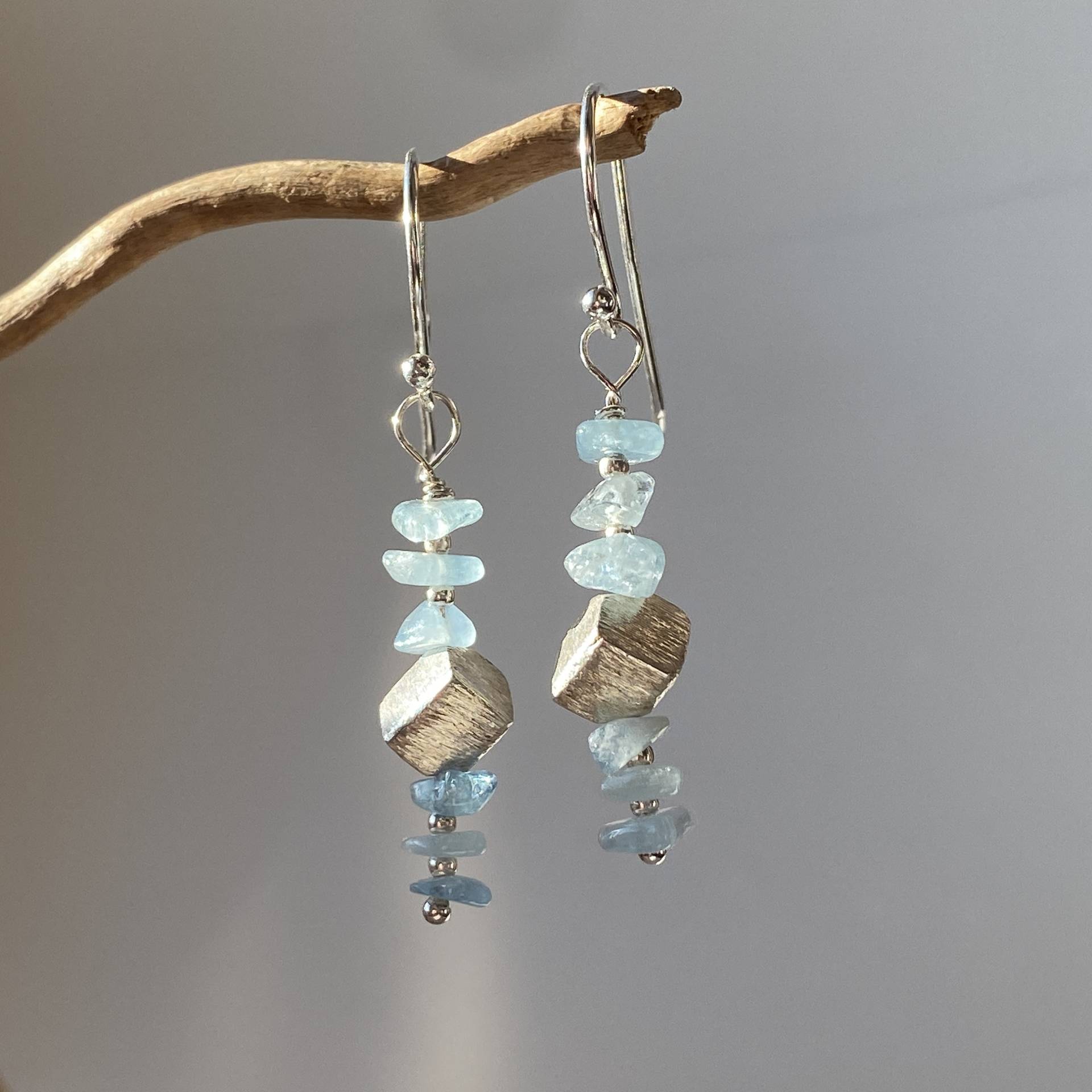 Handgefertigte Aquamarin Ohrringe Aus 925Er Sterlingsilber - Edler Heilstein Schmuck Für Harmonie & Klarheit Handgefertigte Aquamarin Ohrringe Aus 925Er Sterlingsilber - Edler Heilstein Schmuck Für Harmonie & Klarheit von ROCIABoutique