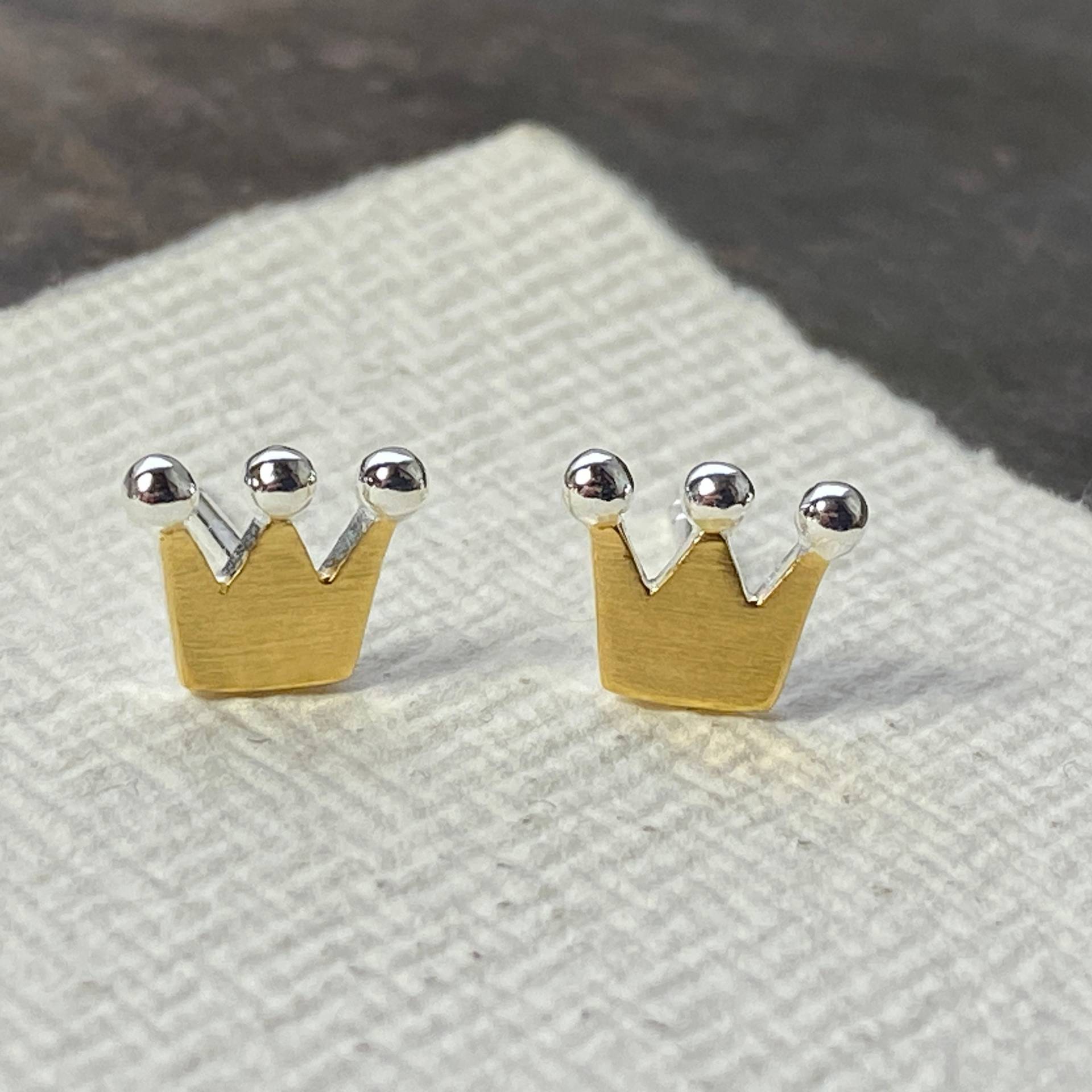 Ohrstecker Krone Gold, Geschenk Für Königinnen, Prinzessinnen Sommer Schmuck, Elegante Verpackung, Mini Sterling Silber Ohrstecker Krone Gold, Geschenk Für Königinnen, Prinzessinnen Sommer Schmuck, Elegante Verpackung, Mini Sterling Silber von ROCIABoutique