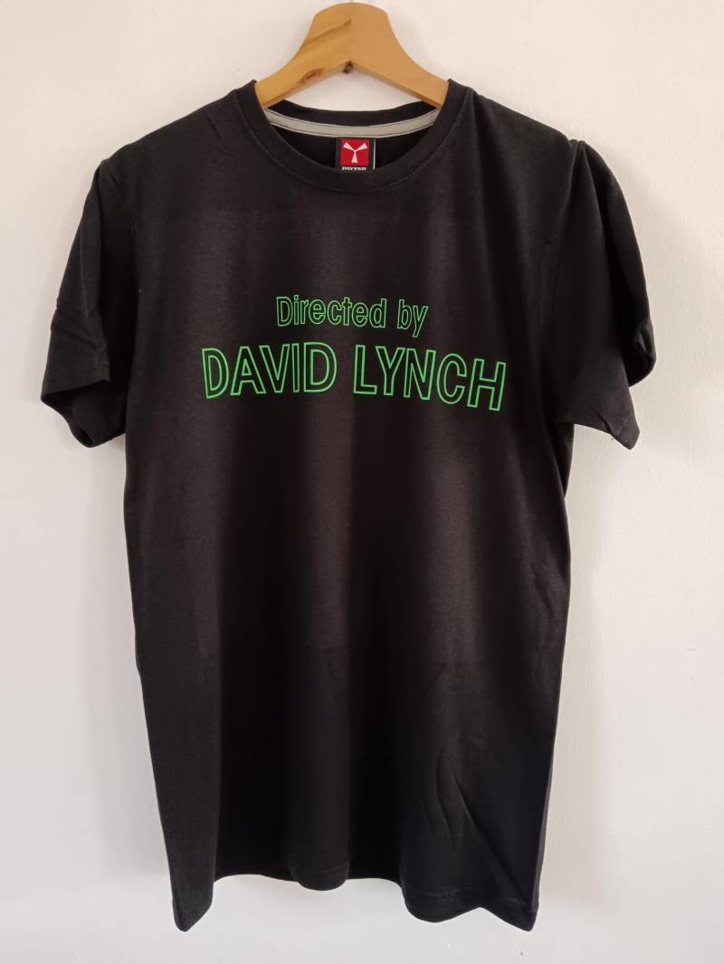 Unter Der Regie Von David Lynch Twin Peaks Kino T-Shirt Mann Frau Schwarz Unter Der Regie Von David Lynch Twin Peaks Kino T-Shirt Mann Frau Schwarz von ROCKITOstore