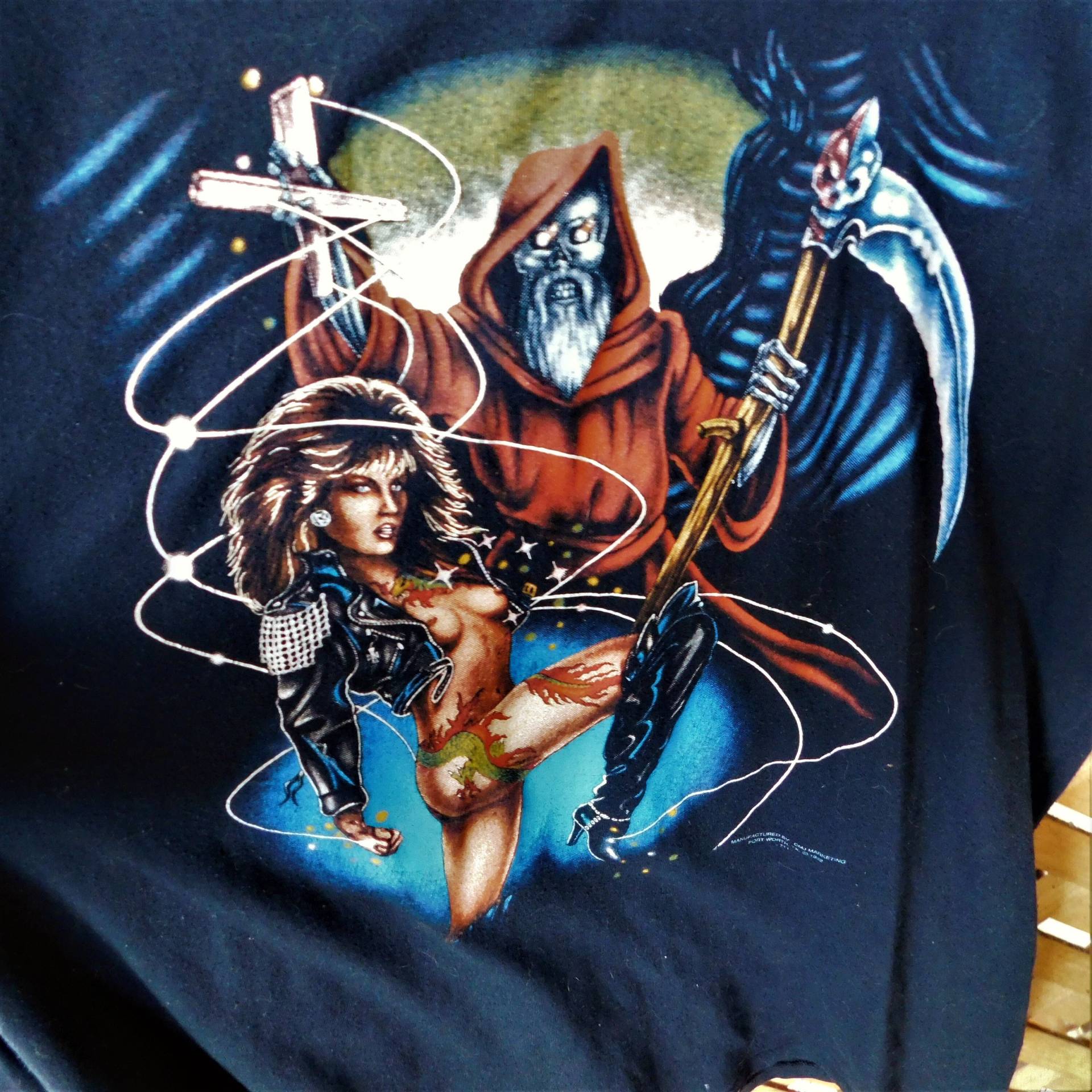 3D Emblem Vintage - Seltenes Magier Sensenmann & Tattoo Girl T-Shirt Xl | 1992 3D Emblem Vintage - Seltenes Magier Sensenmann & Tattoo Girl T-Shirt Xl | 1992 von ROCKoncerts