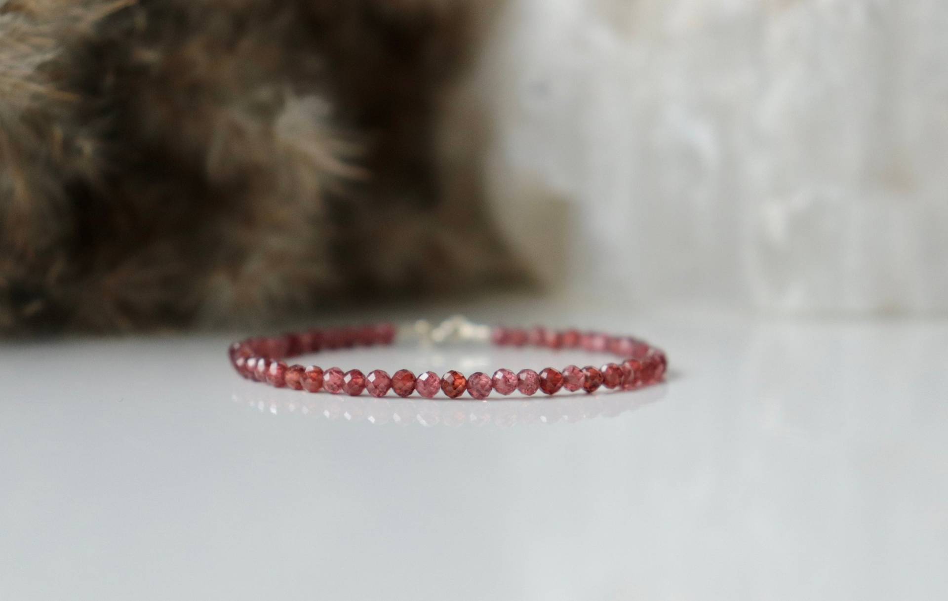 Echter Granat Armband - Femme, Malaya Armband, Zarter Roter Kristall Schmuck, Januar Geburtsstein, 3mm Perlen von ROMANIVJewelry