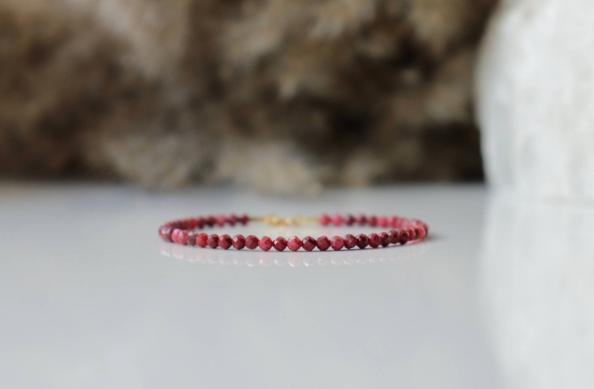 Echtes Thulit Armband - Femme, Rote Kristall Armbänder, 3mm Perlenarmband, Damenarmband, Zarter Schmuck von ROMANIVJewelry