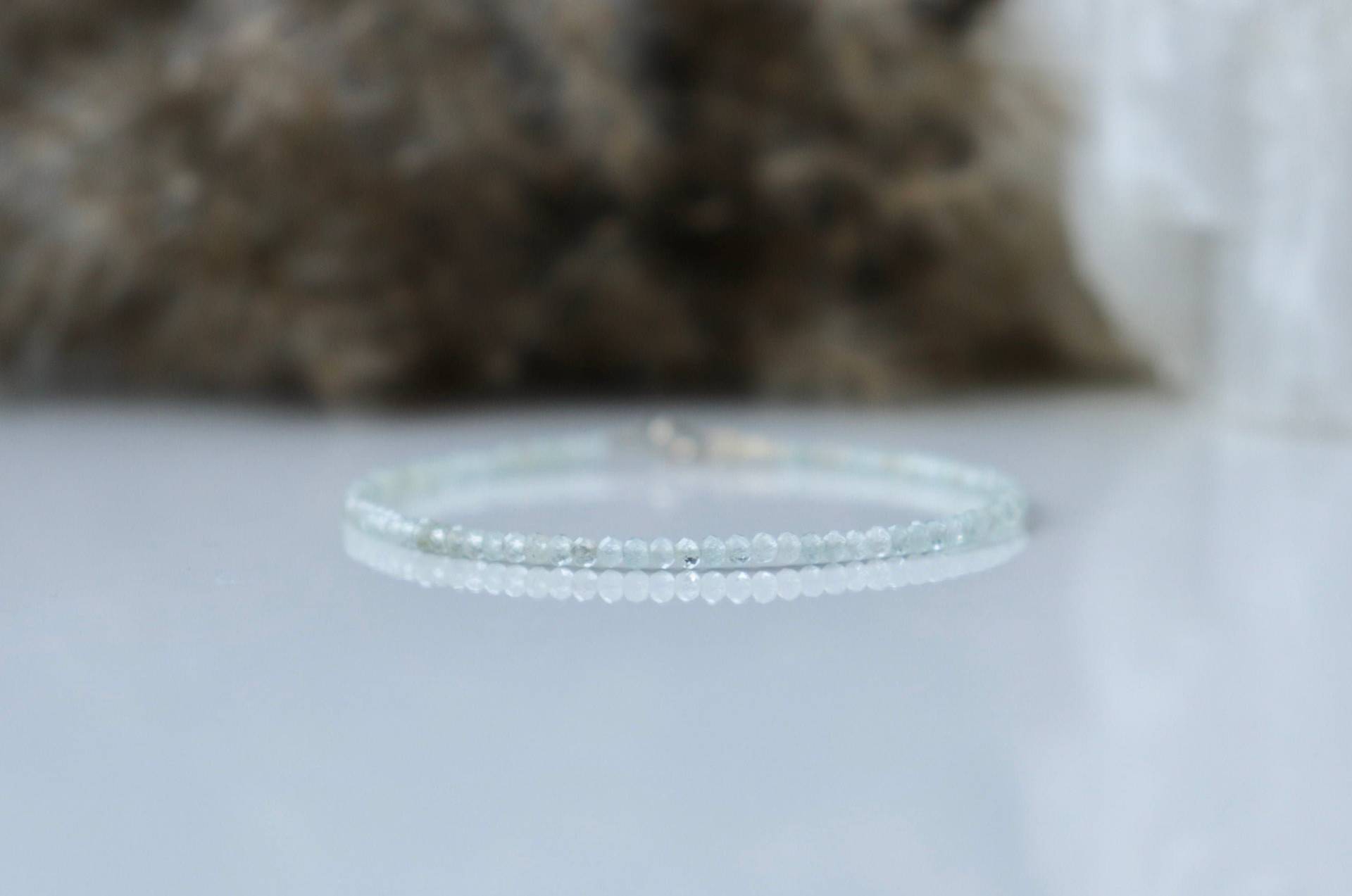 Hellgrüner Beryll Armband, Echter Schmuck, Armband Femme, Zartes 2mm Perlenarmband, Sterling Silber Damen von ROMANIVJewelry