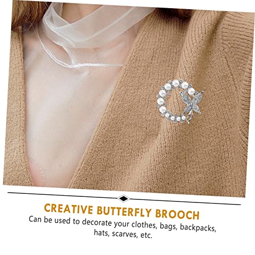 ROMISBABA Alloy Brosche mit Perlen und Strasssteinen Silberfarbene Schmetterlings Brosche Modisches Accessoire für Jacken Schals Taschen Eleganter Schmuck für Damen ROMISBABA Alloy Brosche mit Perlen und Strasssteinen Silberfarbene Schmetterlings Brosche Modisches Accessoire für Jacken Schals Taschen Eleganter Schmuck für Damen von ROMISBABA