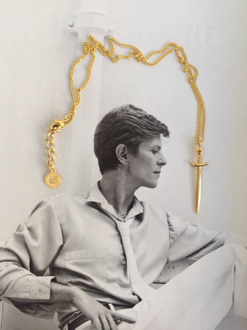 Gold Schwert Halskette, Zierlicher Gold Anhänger, Überzogen, Dolch Mittelalterlicher Stil Gold Schwert Halskette, Zierlicher Gold Anhänger, Überzogen, Dolch Mittelalterlicher Stil von RONIMO