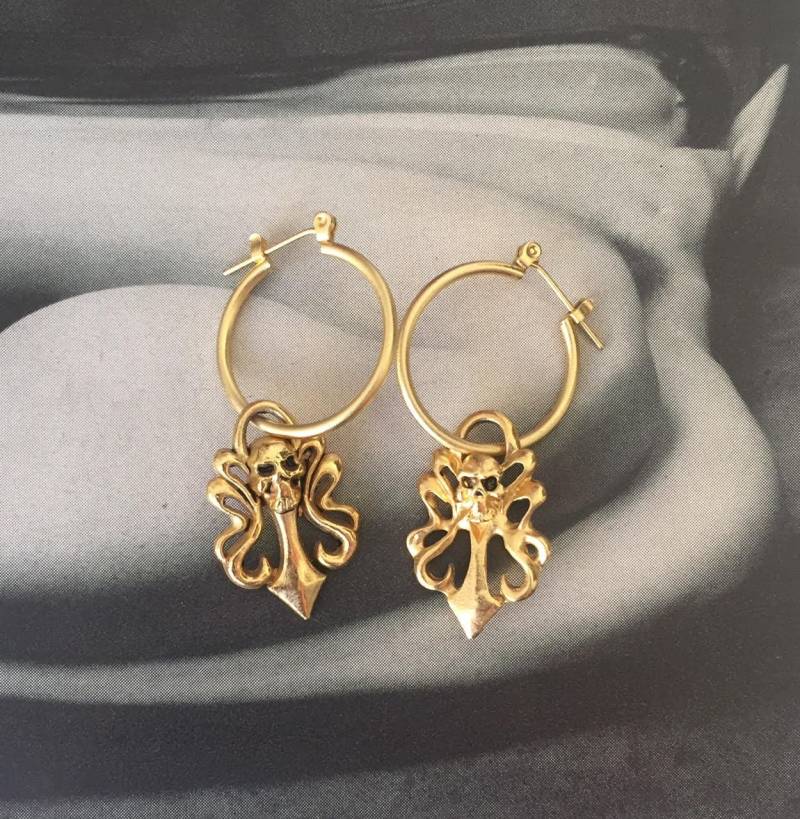 Goldene Schädel Ohrringe, Creolen, Gothic Vergoldete Ohrringe Goldene Schädel Ohrringe, Creolen, Gothic Vergoldete Ohrringe von RONIMO
