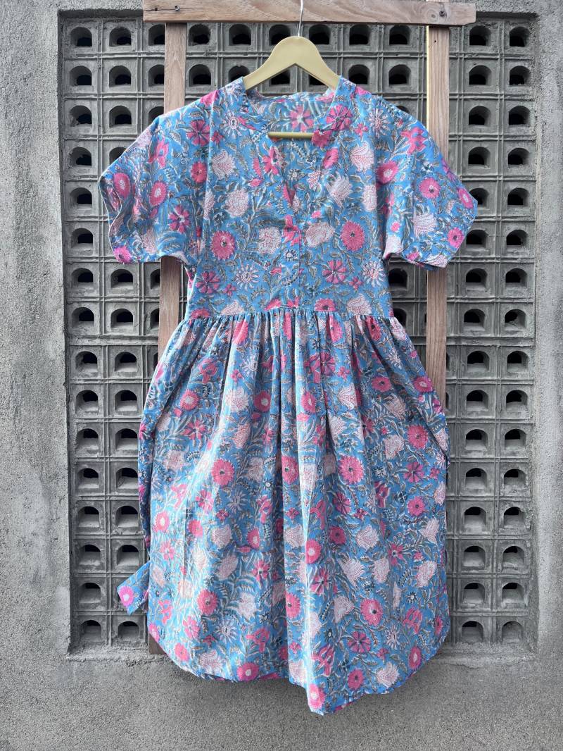 Handblock Gedruckt Bio Baumwolle Shirt Kleid Blaue Floral Boho Tunika von ROOTSOFJAIPUR