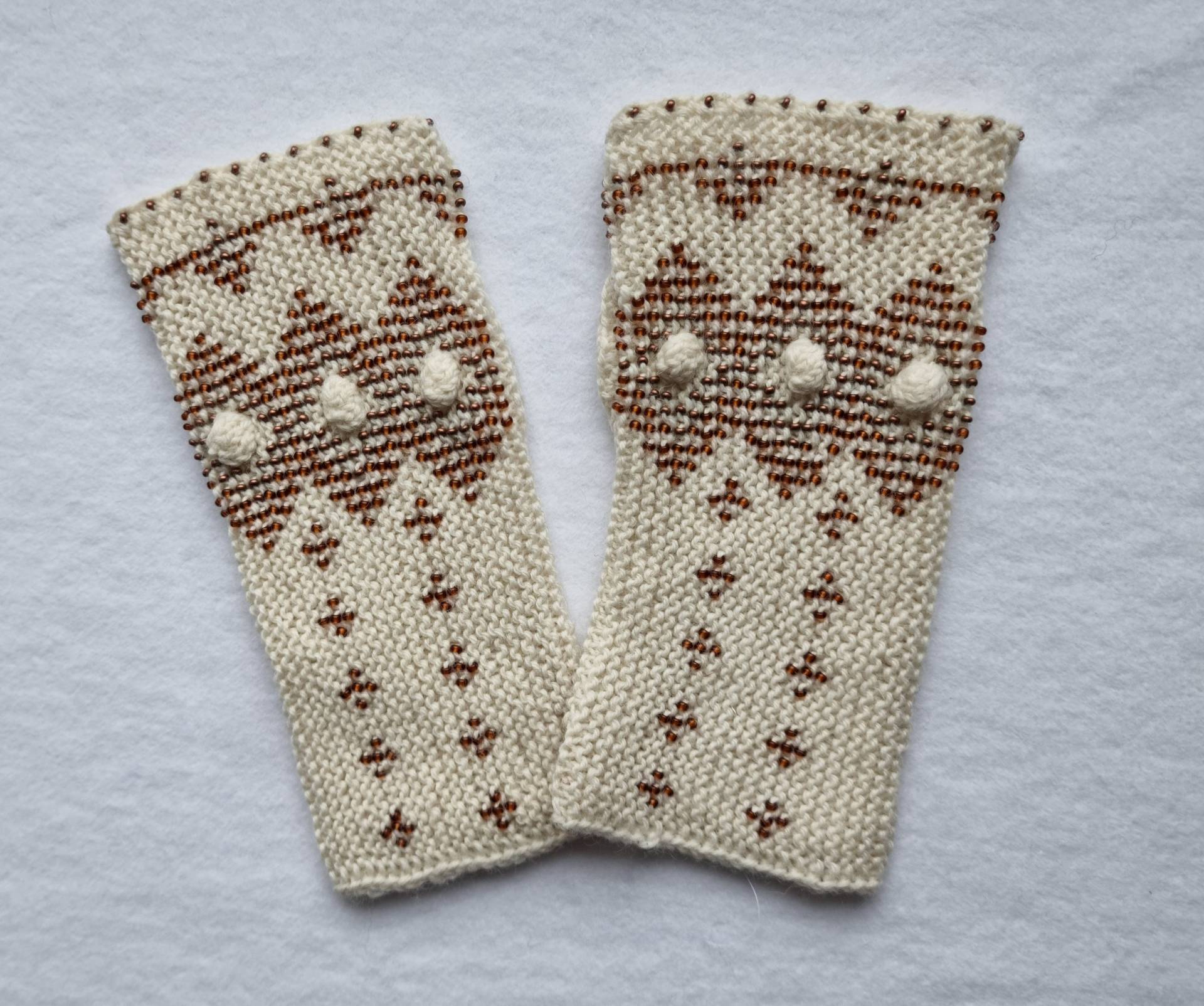 Handgestrickte Armstulpen, Fingerlose Handschuhe Mit Eingestrickten Perlen, Halbhandschuhe, Perlentaucher, Pulswärmer von ROSALIAKreationen