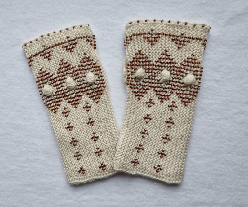 Handgestrickte Armstulpen, Fingerlose Handschuhe Mit Eingestrickten Perlen, Halbhandschuhe, Perlentaucher, Pulswärmer von ROSALIAKreationen