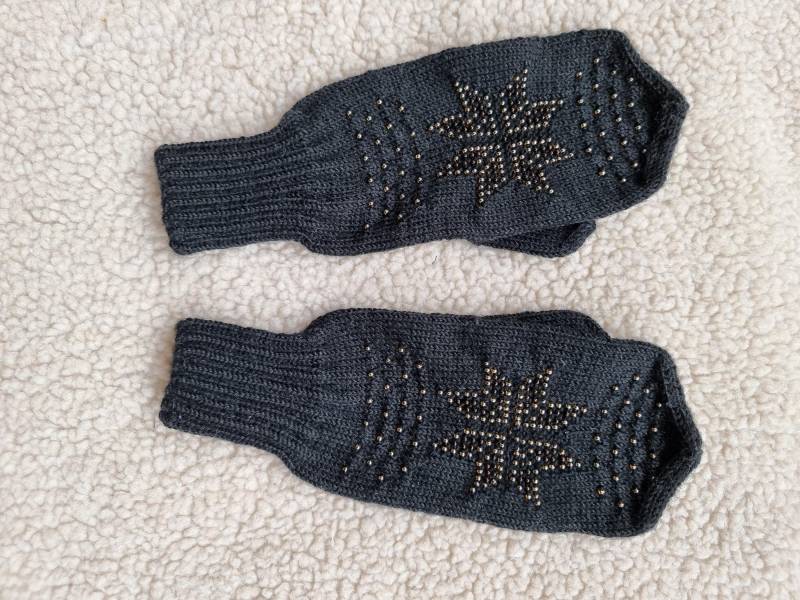 Handgestrickte Handschuhe Mit Perlenmuster, Wollhandschuh, Winterhandschuh Schwarz Bronze von ROSALIAKreationen