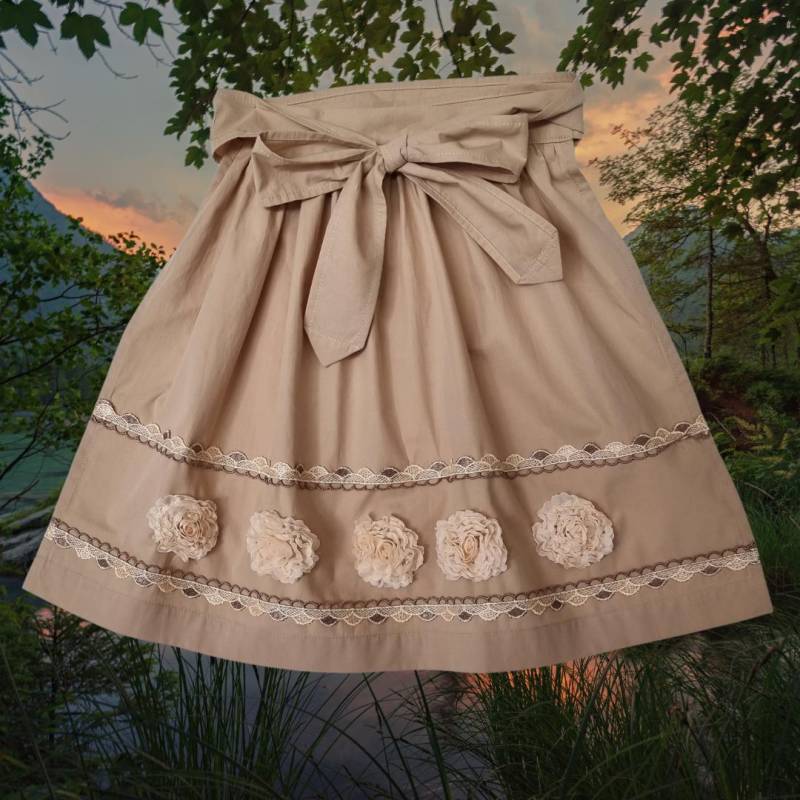 Mädchen Schürze Dirndl Oktoberfest Gr. 110 von ROSALIAKreationen