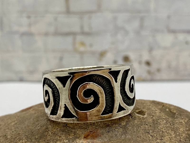 Jahrgang 925 Sterling Silber Band/Ring Mit Wirbel Design Über Oxidierte Oberfläche Größe 10 1/2 von ROSECITYGIFT