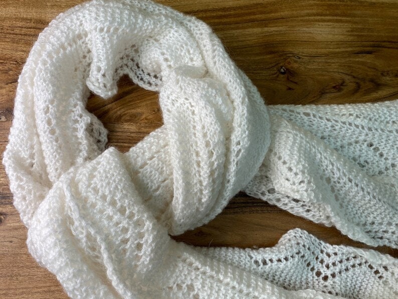 Wunderschöner Und Detaillierter Mohair Handgestrickt Weißer Infinity Schal Versandfertig Wunderschöner Und Detaillierter Mohair Handgestrickt Weißer Infinity Schal Versandfertig von ROSECITYGIFT