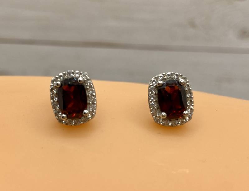 sterling Silber Granat Ohrstecker Mit Cz Halo von ROSECITYGIFT