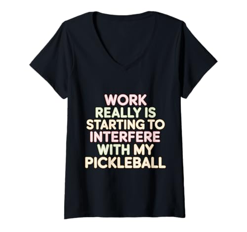 Damen Work Interferes with My Pickleball Time |- T-Shirt mit V-Ausschnitt Damen Work Interferes with My Pickleball Time |- T-Shirt mit V-Ausschnitt von ROUTINE