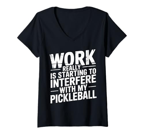 Damen Work Interferes with My Pickleball Time - T-Shirt mit V-Ausschnitt Damen Work Interferes with My Pickleball Time - T-Shirt mit V-Ausschnitt von ROUTINE