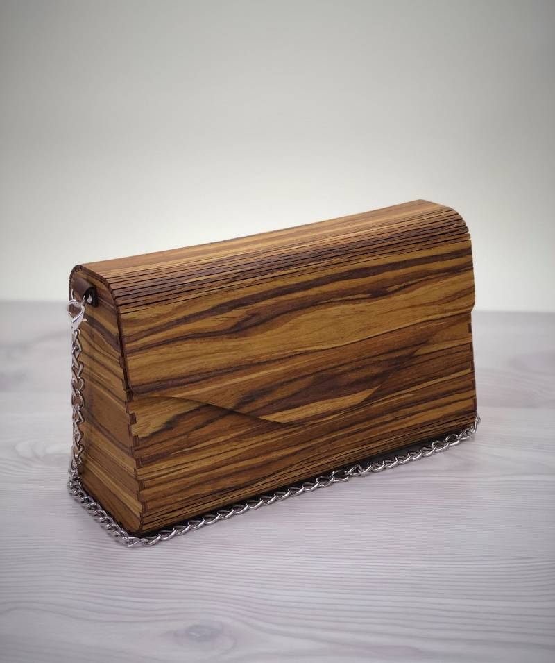 Clutch Aus Olivenholz Moderne Abendhandtasche Mit Silberner Kette von ROWLworkshop