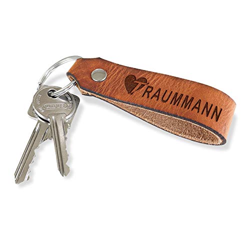 ROYALZ Traummann Schlüsselanhänger Liebe Anhänger Leder Gravur für Ihn Mann Freund Partner Ehemann Geschenk Weihnachten Nikolaus Ostern Jahrestag, Farbe:20168 Honey Braun/Traummann Motiv 5 von ROYALZ